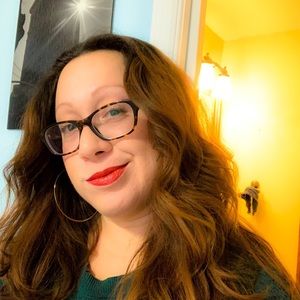 Meet your Posher, Debbie